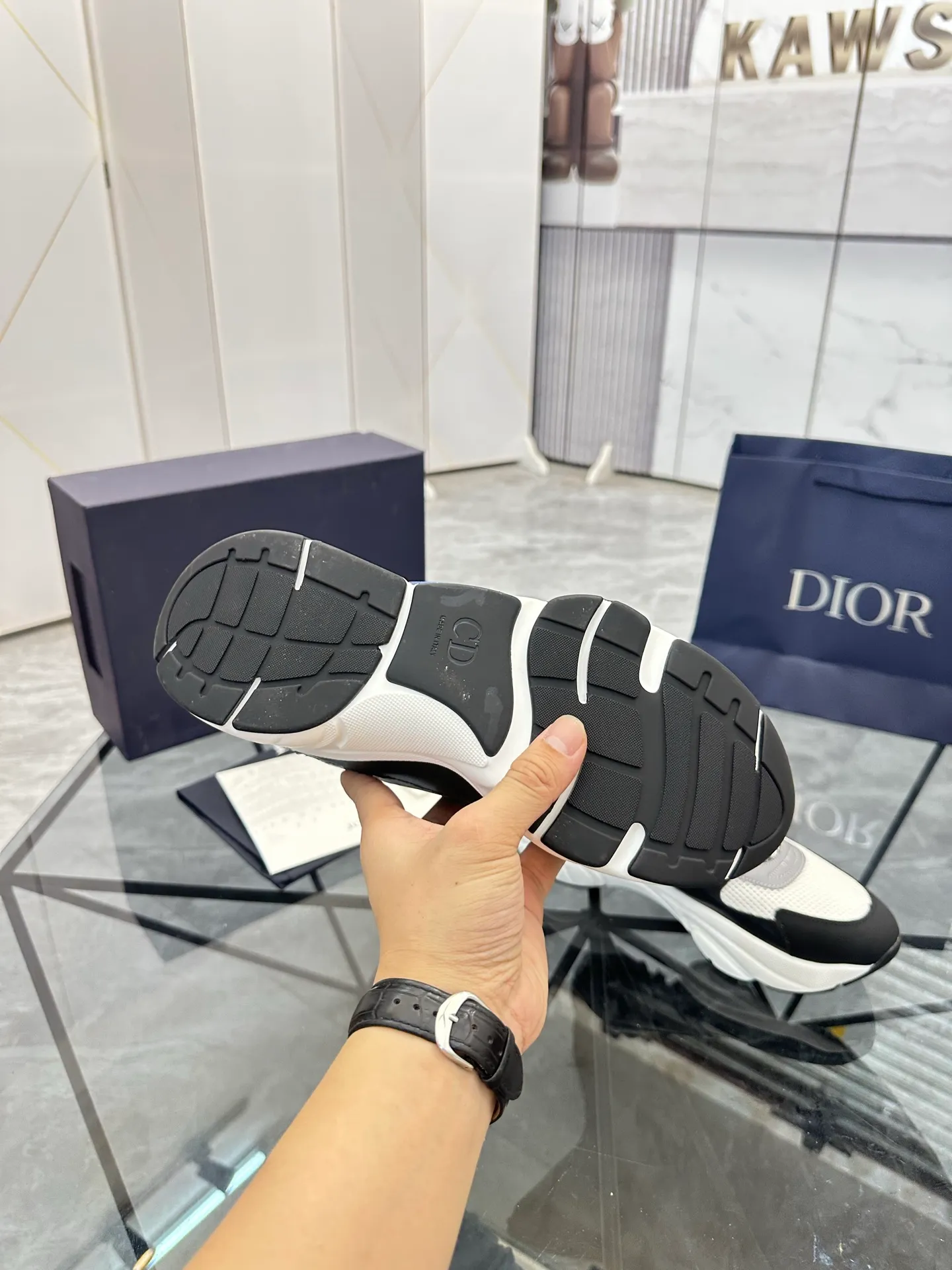 Men's shoes: 💰P460¥ Ready in Guangzhou, fully packaged Product trademark: Dior* "Dior*" low-top casual shoes Regular size: 38-46 (can be customized to 47) B22 Product materials: imported cowhide leather upper spliced ​​with original fabric, breathable lining, original outsole. Number: 920